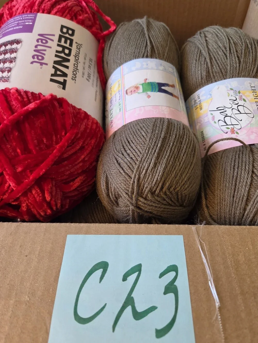 🎄🎁🧸BERNAT VELVET YARN RED Large 10.5 Oz Skein